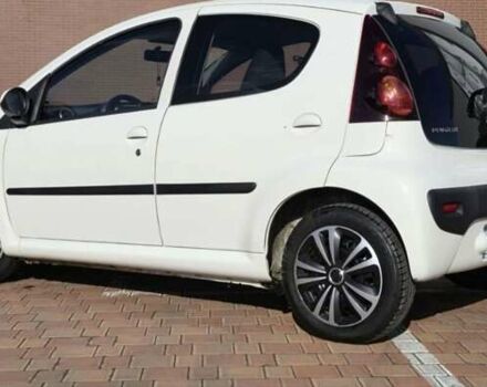 Белый Пежо 107, объемом двигателя 1 л и пробегом 145 тыс. км за 6900 $, фото 8 на Automoto.ua