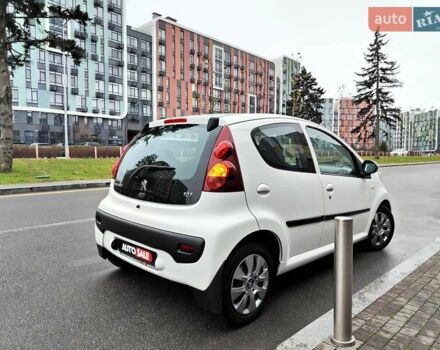 Білий Пежо 107, об'ємом двигуна 1 л та пробігом 117 тис. км за 4990 $, фото 23 на Automoto.ua