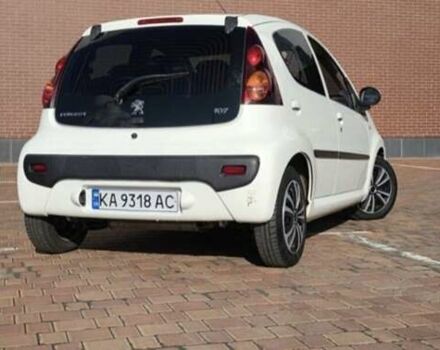 Белый Пежо 107, объемом двигателя 1 л и пробегом 145 тыс. км за 6900 $, фото 6 на Automoto.ua