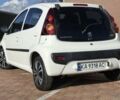 Белый Пежо 107, объемом двигателя 1 л и пробегом 145 тыс. км за 6000 $, фото 17 на Automoto.ua