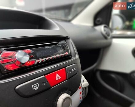 Білий Пежо 107, об'ємом двигуна 1 л та пробігом 117 тис. км за 4990 $, фото 36 на Automoto.ua