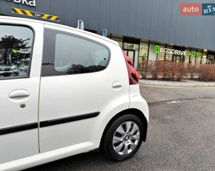 Білий Пежо 107, об'ємом двигуна 1 л та пробігом 117 тис. км за 4990 $, фото 6 на Automoto.ua