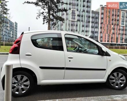 Білий Пежо 107, об'ємом двигуна 1 л та пробігом 117 тис. км за 4990 $, фото 22 на Automoto.ua