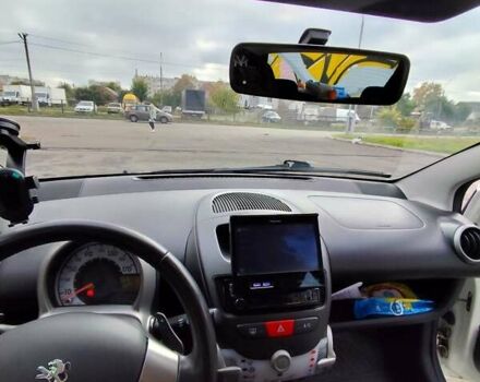 Белый Пежо 107, объемом двигателя 1 л и пробегом 90 тыс. км за 6500 $, фото 14 на Automoto.ua