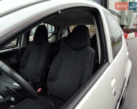 Білий Пежо 107, об'ємом двигуна 1 л та пробігом 117 тис. км за 4990 $, фото 3 на Automoto.ua
