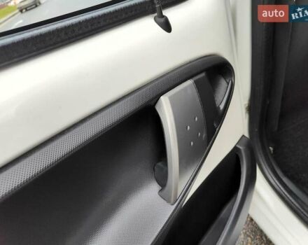 Білий Пежо 107, об'ємом двигуна 1 л та пробігом 117 тис. км за 4990 $, фото 39 на Automoto.ua