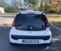 Белый Пежо 107, объемом двигателя 1 л и пробегом 102 тыс. км за 6800 $, фото 5 на Automoto.ua