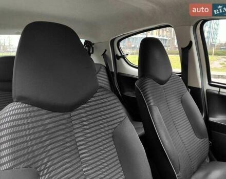 Білий Пежо 107, об'ємом двигуна 1 л та пробігом 117 тис. км за 4990 $, фото 51 на Automoto.ua