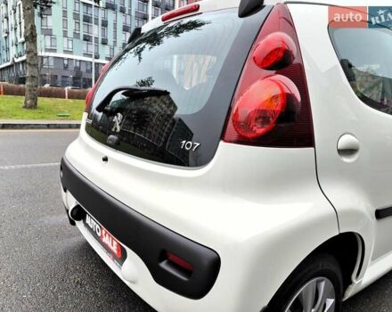 Білий Пежо 107, об'ємом двигуна 1 л та пробігом 117 тис. км за 4990 $, фото 18 на Automoto.ua
