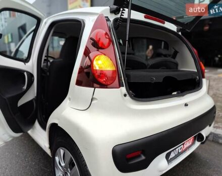 Білий Пежо 107, об'ємом двигуна 1 л та пробігом 117 тис. км за 4990 $, фото 12 на Automoto.ua