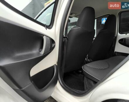 Білий Пежо 107, об'ємом двигуна 1 л та пробігом 117 тис. км за 4990 $, фото 38 на Automoto.ua