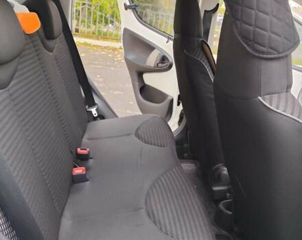 Белый Пежо 107, объемом двигателя 1 л и пробегом 90 тыс. км за 6500 $, фото 22 на Automoto.ua