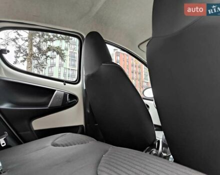 Білий Пежо 107, об'ємом двигуна 1 л та пробігом 117 тис. км за 4990 $, фото 56 на Automoto.ua