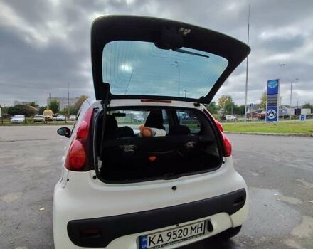 Белый Пежо 107, объемом двигателя 1 л и пробегом 90 тыс. км за 6500 $, фото 5 на Automoto.ua