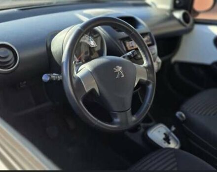 Белый Пежо 107, объемом двигателя 1 л и пробегом 145 тыс. км за 6900 $, фото 15 на Automoto.ua