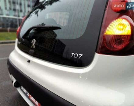 Білий Пежо 107, об'ємом двигуна 1 л та пробігом 117 тис. км за 4990 $, фото 16 на Automoto.ua