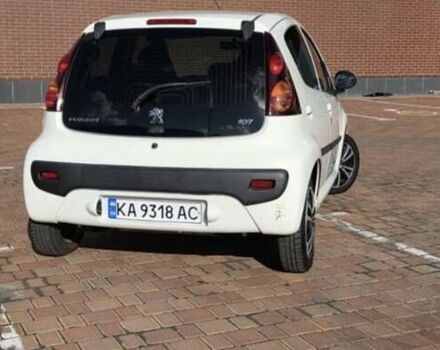Белый Пежо 107, объемом двигателя 1 л и пробегом 145 тыс. км за 6900 $, фото 2 на Automoto.ua