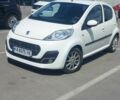 Белый Пежо 107, объемом двигателя 1 л и пробегом 87 тыс. км за 6999 $, фото 1 на Automoto.ua