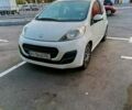 Білий Пежо 107, об'ємом двигуна 1 л та пробігом 200 тис. км за 4500 $, фото 2 на Automoto.ua