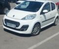 Белый Пежо 107, объемом двигателя 1 л и пробегом 90 тыс. км за 6600 $, фото 1 на Automoto.ua