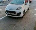 Білий Пежо 107, об'ємом двигуна 1 л та пробігом 200 тис. км за 4500 $, фото 1 на Automoto.ua