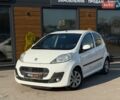 Белый Пежо 107, объемом двигателя 1 л и пробегом 117 тыс. км за 6950 $, фото 1 на Automoto.ua