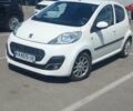 Білий Пежо 107, об'ємом двигуна 1 л та пробігом 87 тис. км за 7000 $, фото 1 на Automoto.ua