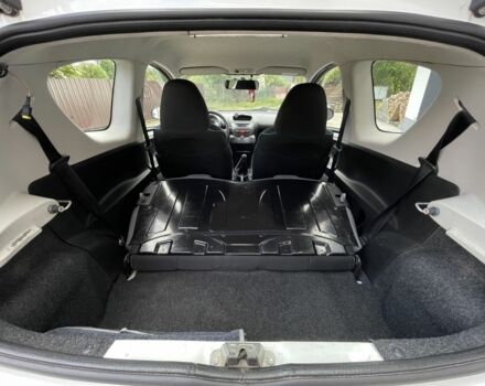 Белый Пежо 107, объемом двигателя 1 л и пробегом 214 тыс. км за 4900 $, фото 10 на Automoto.ua