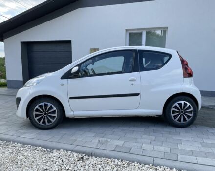 Белый Пежо 107, объемом двигателя 1 л и пробегом 214 тыс. км за 4900 $, фото 2 на Automoto.ua