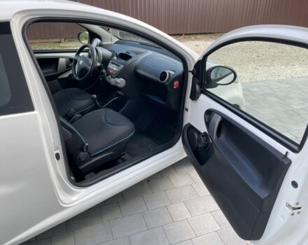 Белый Пежо 107, объемом двигателя 1 л и пробегом 214 тыс. км за 4900 $, фото 4 на Automoto.ua