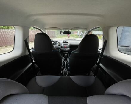 Белый Пежо 107, объемом двигателя 1 л и пробегом 214 тыс. км за 4900 $, фото 9 на Automoto.ua