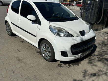 Пежо 107 2011 у Новом Буге на Automoto.ua Білий Пежо 107, об'ємом двигуна 1 л та пробігом 124 тис. км за 5000 $, фото 1 на Automoto.ua