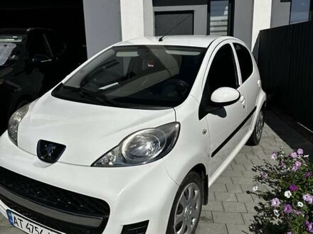 Білий Пежо 107, об'ємом двигуна 1 л та пробігом 77 тис. км за 5900 $, фото 1 на Automoto.ua