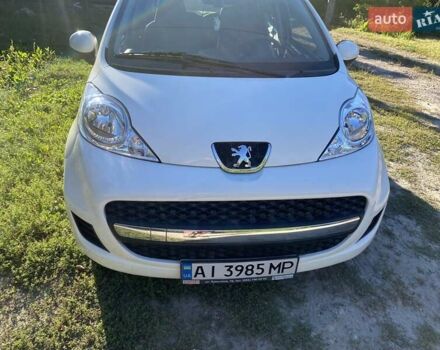 Белый Пежо 107, объемом двигателя 1 л и пробегом 70 тыс. км за 5500 $, фото 1 на Automoto.ua