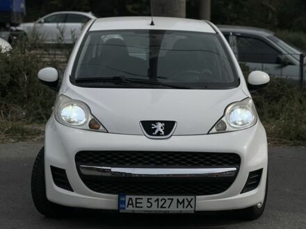 Пежо 107 2011 в Днепре (Днепропетровске) на Automoto.ua Белый Пежо 107, объемом двигателя 1 л и пробегом 192 тыс. км за 6442 $, фото 1 на Automoto.ua