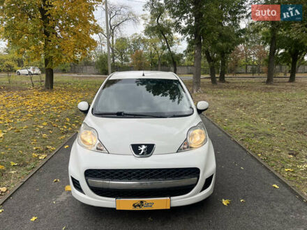 Пежо 107 2011 у Кропивницькому (Кіровограді) на Automoto.ua Білий Пежо 107, об'ємом двигуна 1 л та пробігом 130 тис. км за 5100 $, фото 1 на Automoto.ua