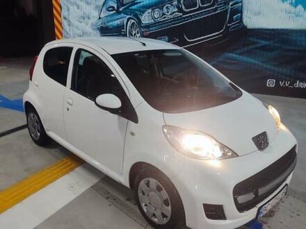 Белый Пежо 107, объемом двигателя 1 л и пробегом 180 тыс. км за 3700 $, фото 1 на Automoto.ua