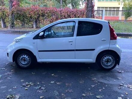 Пежо 107 2011 у Києві на Automoto.ua Білий Пежо 107, об'ємом двигуна 1 л та пробігом 140 тис. км за 4500 $, фото 1 на Automoto.ua