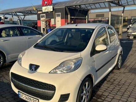 Белый Пежо 107, объемом двигателя 1 л и пробегом 71 тыс. км за 5600 $, фото 1 на Automoto.ua