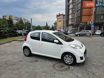 Пежо 107 2011 в Львове на Automoto.ua Белый Пежо 107, объемом двигателя 1 л и пробегом 160 тыс. км за 3300 $, фото 1 на Automoto.ua