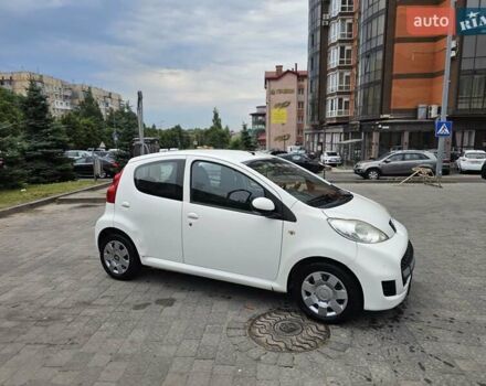 Белый Пежо 107, объемом двигателя 1 л и пробегом 160 тыс. км за 3300 $, фото 1 на Automoto.ua