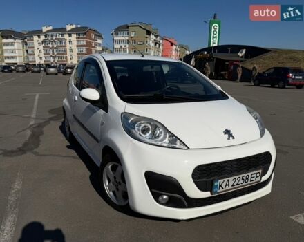 Белый Пежо 107, объемом двигателя 1 л и пробегом 133 тыс. км за 5500 $, фото 1 на Automoto.ua