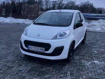 Пежо 107 2014 в Харькове на Automoto.ua Белый Пежо 107, объемом двигателя 1 л и пробегом 200 тыс. км за 3900 $, фото 1 на Automoto.ua