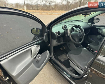 Черный Пежо 107, объемом двигателя 1 л и пробегом 110 тыс. км за 5200 $, фото 9 на Automoto.ua