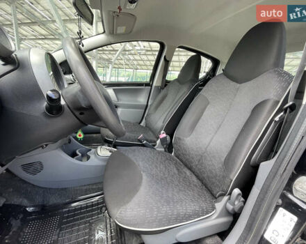 Чорний Пежо 107, об'ємом двигуна 1 л та пробігом 162 тис. км за 4970 $, фото 30 на Automoto.ua