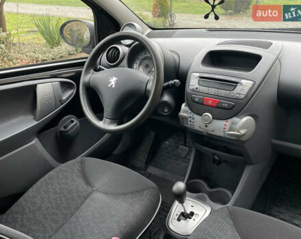 Черный Пежо 107, объемом двигателя 1 л и пробегом 160 тыс. км за 4650 $, фото 1 на Automoto.ua