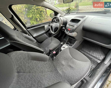 Черный Пежо 107, объемом двигателя 1 л и пробегом 160 тыс. км за 4650 $, фото 9 на Automoto.ua