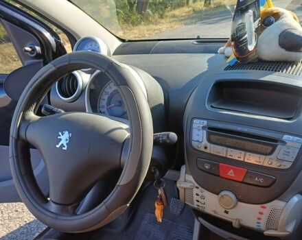 Черный Пежо 107, объемом двигателя 1 л и пробегом 205 тыс. км за 5000 $, фото 6 на Automoto.ua