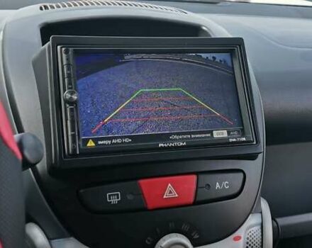 Черный Пежо 107, объемом двигателя 1 л и пробегом 53 тыс. км за 7100 $, фото 6 на Automoto.ua