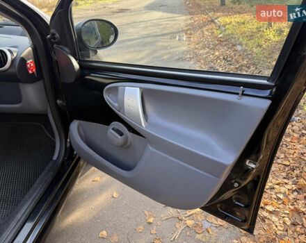 Черный Пежо 107, объемом двигателя 1 л и пробегом 113 тыс. км за 5200 $, фото 14 на Automoto.ua